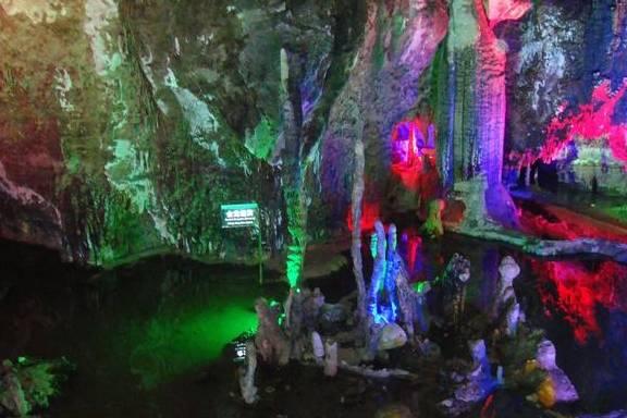明后两天雨水“驻足”滇中及以东以南 高海拔地区有降雪~